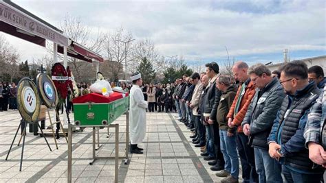 Eskişehir’de trafik kazasında hayatını kaybeden öğretim üyesi ve kızı son yolculuğuna uğurlandı